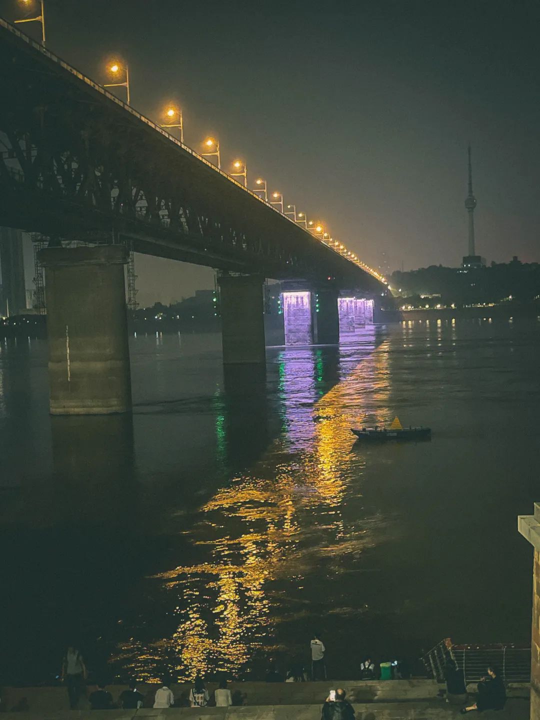 DƬ
